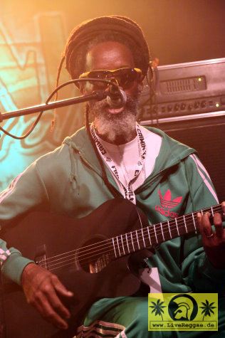 Earl Chinna Smith (Jam) feat. The Inna De Yard All-Stars 16. Reggae Jam Festival - Bersenbrueck 01. August 2010 (4).JPG